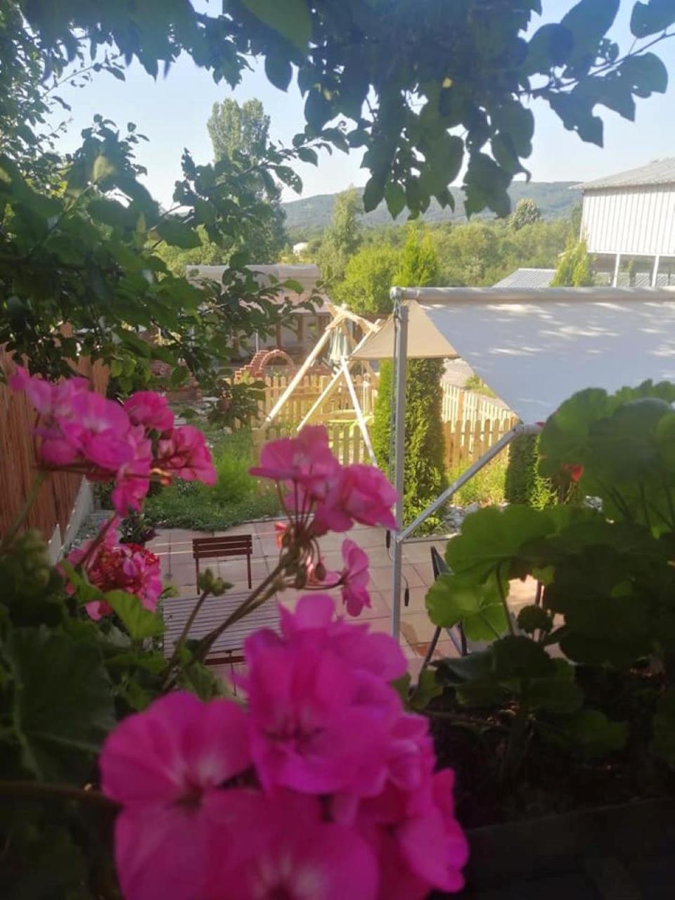 Collias Hotel Хорезу Екстериор снимка