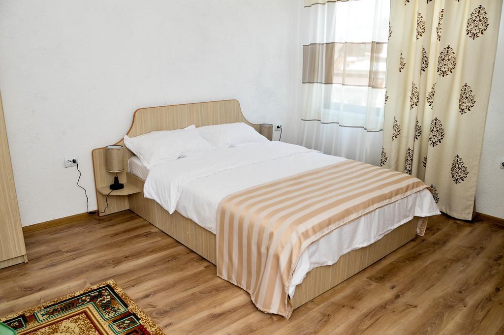 Collias Hotel Хорезу Екстериор снимка