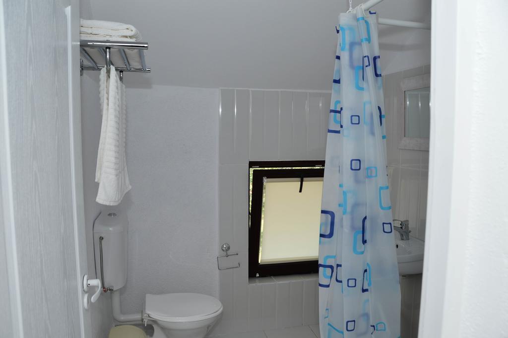 Collias Hotel Хорезу Екстериор снимка