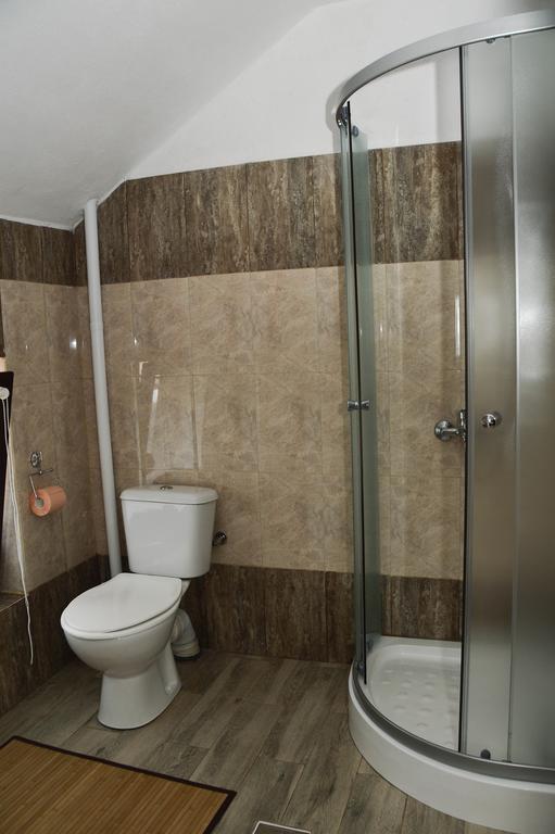 Collias Hotel Хорезу Екстериор снимка