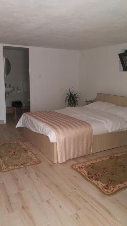 Collias Hotel Хорезу Екстериор снимка
