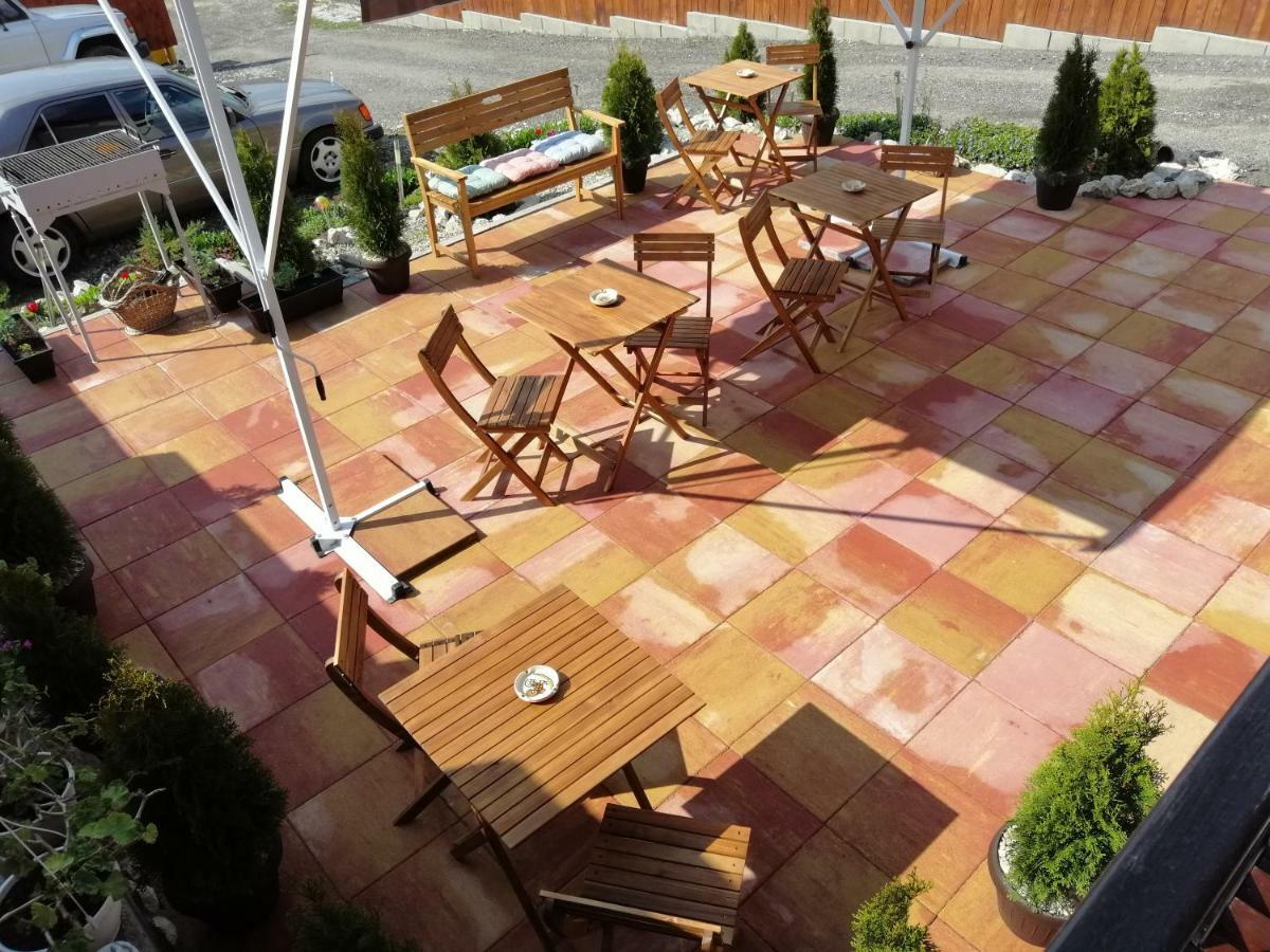 Collias Hotel Хорезу Екстериор снимка